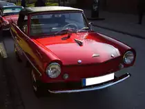 Amphicar 770. 1961 - 1968. Der 770 war eine Kostruktion des Schwimmwagenpionieres Hanns Trippel aus Gro�-Umstadt im Odenwald. Der Motor im 770 stammt vom englischen Triumph Herald und leistet mit seinem 4-Zylinderreihenmotor 38,3 PS aus 1.147 cm� Hubraum. Es sollen ca. 3000 Amphicar 770 produziert worden sein, die gr��tenteils in die USA exportiert worden sind. Oldtimertreffen Kokerei Zollverein am 07.04.2013.