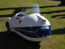 Br�tsch Mopetta. 1956 - 1958. Von diesem dreir�drigen Rollermobil sind nur 14 Fahrzeuge produziert worden, von denen gem�� Wikipedia noch 5 Fahrzeuge existent sind. Die Motorisierung besorgt ein 50 cm� ILO-motor. Oldtimertreffen Kokerei Zollverein am 07.04.2013. 