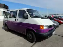 VW-T4, in zweifarbiger Lackierung; 130317