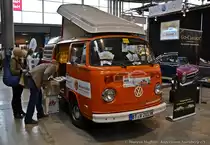 Volkswagen-Bus T2 mit Campigausstattung, gesehn am 10. M�rz 2013 bei Retro Classics in Stuttgart.