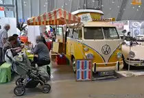 Volkswagen-Bus T1 mit Campigausstattung, gesehn am 10. M�rz 2013 bei Retro Classics in Stuttgart.
