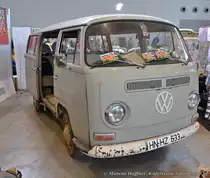 Ein schon etwas heruntergekommener VW-Bus T2, gesehn am 10. M�rz 2013 bei Retro Classics in Stuttgart.
