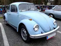VW-K�fer; Bj.1971, hat sich trotz tr�ben, kalten Fr�hlingswetter zur Oldtimerausstellung in St. Martin eingefunden; 130407