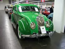 De Soto Airflow III Series S-2-Six von 1936. Von den Airflow III Modellen wurden im Jahr 1936 genau 5.000 Einheiten produziert. Davon waren 4.750 4-door Sedan Modelle und 250 Coupes bzw. Convertibles. Der 6-Zylinderreihenmotor leistet aus fast 4l Hubraum 100 PS. Techno Classica Essen am 14.04.2013.