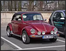 Ein roter K�fer-Cabrio auf dem Parkplatz beim 45. ADAC-Renn-Slalom an der Steintrib�ne in N�rnberg am 14. April 2013.