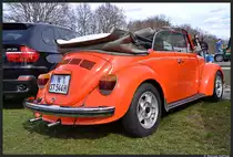 Ein orangener K�fer-Cabrio auf dem Parkplatz beim 45. ADAC-Renn-Slalom an der Steintrib�ne in N�rnberg am 14. April 2013.