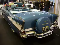 Heckansicht eines 1957´er Chevrolet Bel Air Convertible Coupe Series 2400 C. Bei dieser Aufnahme kann man sch�n das Continental-Kit und die Fender-skirts erkennen.
Techno Classica Essen am 14.04.2013.