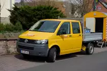 VW T5 der Firma  KRAUS  steht an einer Baustelle in der Ortslage von 36100 Petersberg-Marbach im April 2013