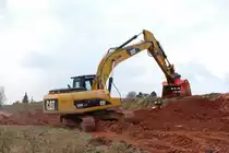 CAT 324D, eingesetzt an der Laugenleitungsbaustelle in 36100 Petersberg-Marbach im April 2013