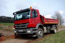 MB Axor 1822 steht zur Beladung in der Gemarkung von 36100 Petersberg-Marbach, April 2013