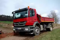 MB Axor 1822 steht zur Beladung in der Gemarkung von 36100 Petersberg-Marbach, April 2013