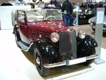 BMW 303 Cabrio-Limousine. 1933 - 1934. Das Modell 303 war das erst BMW-Modellmit dem klassischen Nierenk�hlergrill. Von Limousine und Cabrio-Limousine wurden insgesamt 1.653 Einheiten produziert. Der 6-Zylinderreihenmotor hat lediglich 1.173 cm� Hubraum und leistet 30 PS. F�r beide Modellvarianten wurden die Karosserien bei Ambi-Budd in Berlin-Johannisthal gepresst. Techno Classica Essen am 14.04.2013.