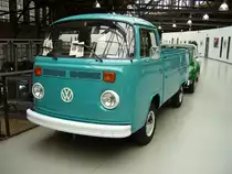 Frontansicht eines VW T2b Pritschenwagen. 1972 - 1979. Classic Remise D�sseldorf am 21.04.2013.