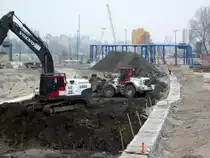 Volvo Radlader am 10.04.2013 auf der Baustelle der S21 n�rdlich vom Berliner Hbf.