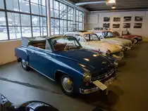 Wartburg 311-2. Die wichtigste Daten sind: 37PS, 1010Kg, 16370 (Ost)DM. Zwischen 1956 und 1960 wurden 2760 Exemplaren gebaut. Aufnahme: Automobilwelt Eisenach am 25.01.2013.