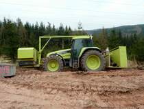 Case CS 150 als mobile Schwei�station steht an der Laugenleitungsbaustelle der Firma K&S in der Gemarkung von 36100 Petersberg-Marbach, April 2013