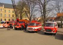 Historischer Fahrzeugpark der Erfurter Feuerwehr beim  Erfurter Autofr�hling  am 21.04.2013 auf dem Domplatz Erfurt.