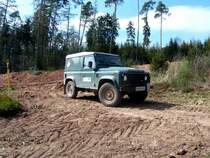 Land Rover steht an der Laugenleitungsbaustelle der Firma K&S in der Gemarkung von 36100 Petersberg-Marbach, April 2013
