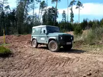 Land Rover steht an der Laugenleitungsbaustelle der Firma K&S in der Gemarkung von 36100 Petersberg-Marbach, April 2013
