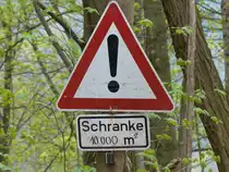 Achtung gro�fl�chige Schranke! Z�hringen, Freiburg, irgendwo auf einem Forstweg. 21.4.2013