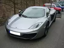 McLaren MP4. Der im Jahr 2009 vorgestellteMP4 wird seit 2011 ausgeliefert. Der V8-motor leistet 608 PS aus 3.8l Hubraum. Besucherparkplatz der Classic Remise D�sseldorf am 21.04.2013.