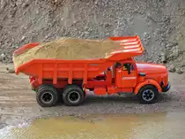 Volvo N88(6x4)mit Kippmulde in Kiesgrube Davids (Geilenkirchen),beim Baumaschinen und Kippertreffen am 13.04.2013.