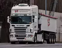 Scania R500 Kipper von  MDU  bei der Pause im N�rnberger Hafengebiet, 18.02.2013