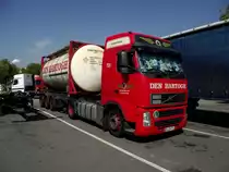 Ein Volvo Tankcontainer Sattelzug am 02.09.11 in Ludwigshafen 
