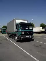 Ein �lterer Mercedes Benz Planenwagen steht am 02.09.11 in Ludwigshafen 