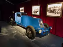Renault 40 CV aus 1926. 9120 ccm, 140 Ps, ca. 200km/h H�chstgeschwindigkeit. 5,34M lang, mehr als 2000Kg Gewicht. Das ausgestellte Auto ist eine Nachbau/Kopie aus 1970. Aufnahme: Mobil Museum, World Series by Renault am 16.09.2012