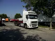 Volvo Zugmaschine mit Container Auflieger am 02.09.11 in Ludwigshafen 