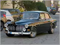 Sch�ner Volvo biegt in eine Parkl�cke ein.  25.04.2013