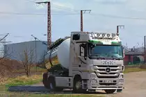 Mercedes-Benz Actros geparkt in der N�he des Anklamer Bahnhofs. - 17.04.2013