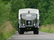 der gelungene H6 Schlepper mit Zementzwiebel, beim 7. Internatinalen Ostblock Fahrzeugtreffen in Ptnitz am 06.07.2008