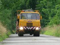 Tatra 815 Sattelzug mit einem BMP im Gepck,  7. Internatinalen Ostblock Fahrzeugtreffen in Ptnitz am 06.07.2008