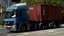 Ein Mercedes Benz Actros mit Container am 02.09.11 in Ludwigshafen 