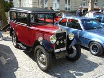 Rosengart LR2. 1928 - 1929. Das erste Modell aus dem Hause Rosengart in Neuilly-sur-Seine war ein Lizenzbau des englischen Austin Seven. Der 4-Zylinderreihenmotor mit 0.7l Hubraum leistet 10 PS. Alle Vorkriegstypen der Marke Rosengart trugen in ihrer Modellbezeichnung die Buchstaben LR, die Initialien des Firmengr�nders Lucien Rosengart. 6. Kettwiger Oldtimerfr�hling am 01.05.2013.