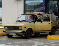 ZASTAVA-YUGO bei einem Tankstopp in Sibenik; 130422