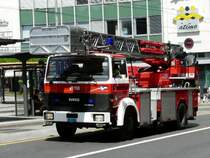 Feuerwehr der Stadt Fribuorg  IVECO  MAGIRUS Drehleiter FR 1108 unterwegs in der Stadt Firbourg am 05.07.2008
