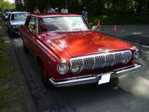 Dodge Series 330 2-door Sedan des Jahrganges 1963. Der Wagen geh�rte zur Modellfamilie Polara und konnte in f�nf Motorisierungsvarianten geordert werden: 
3.7l 6-Zylinderreihenmotor, 5.2l V8-motor, 5.9l V8-motor, 6.3l V8-motor und 7.0l V8-motor. Oldtimertreffen Kokerei Zollverein am 05.05.2013.