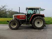 STEYR-9084,turbopower2; Leistung 86PS; H�chstgeschw. 40km/h, befindet sich in Fr�hlingshafter Landschaft; 130501