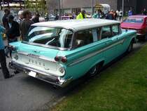 Edsel Villager Station Wagon des Jahrganges 1959. Den Villager Station Wagon gab es als sechs- und neunsitzige Version. Hier wurde ein Neunsitzer abgelichtet. Von diesem Modell verlie�en 2.133 Einheiten die B�nder im Werk Louisville/Kentucky. Man konnte den Villager wahlweise mit einem 6-Zylinderreihenmotor (145 PS) oder einem V8-motor mit 5.438 cm� Hubraum und 225 PS ordern. Son ein Edsel Modell war ab US$ 3.55,00 zu haben. Oldtimertreffen Kokerei Zollverein am 05.05.2013.