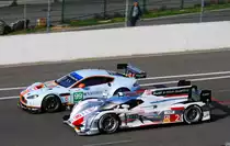 Audi R18 e-tron quattro beim �berholen eines Aston Martin Vantage V8 beim WWarm Up des WEC 6h Rennen in Spa Francorchamps, am 4.5.13