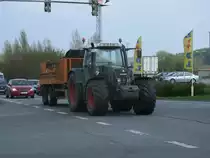 Unterwegs auf der B96 bei Bergen/R�gen war Dieser Fendt am 08.Mai 2013.