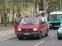 Bundespolizei VW T4 in roter Farbgebung, Kennzeichen BP 25-626 im Einsatz zur Sicherung von Demonstrationen. Berlin, Treskowallee, 1.5.2013