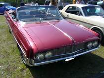 Oldsmobile 88 Convertible des Jahrganges 1962. Die 88 Modelle dieses Jahrganges konnten mit zwei verschiedenen V8-motoren geordert werden: 5.4l und 260 PS und 5.7l mit 250 PS. Oldtimertreffen Kokerei Zollverein am 05.05.2013.