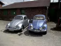 Zwei VW K�fer stehen am 11.05.13 in Darmstadt 