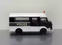 Resine-Handarbeitsmodell eines Citroen Type H aus den 90er Jahren. Fotografiert im Mai 2013.