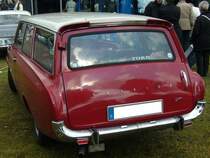 Heckansicht eines Ford Taunus P3 Turnier. 1960 - 1964. F�r einen solchen Turnier Kombi mit 1.5l Motor mu�te man im September 1960 DM 6.945,00 berappen. Der 1.5l Motor leistet 55 PS aus einem 4-Zylinderreihenmotor mit 1.498 cm� Hubraum. 36.Alt-Ford-Treffen in Essen am 12.05.2013.