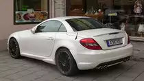 M�glicherweise war der Fahrer des Mercedes SLK auch nur Sch�ler-D�ner (was ist das?) essen. 
Augsburg, 28.4.12